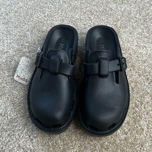 NWT Mudd Clug Mule Flats